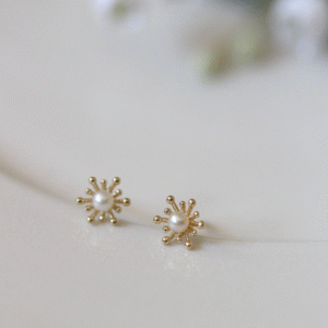 Golden Sunburst Pearl Nose Pin