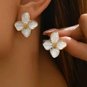 white flower gold earrings